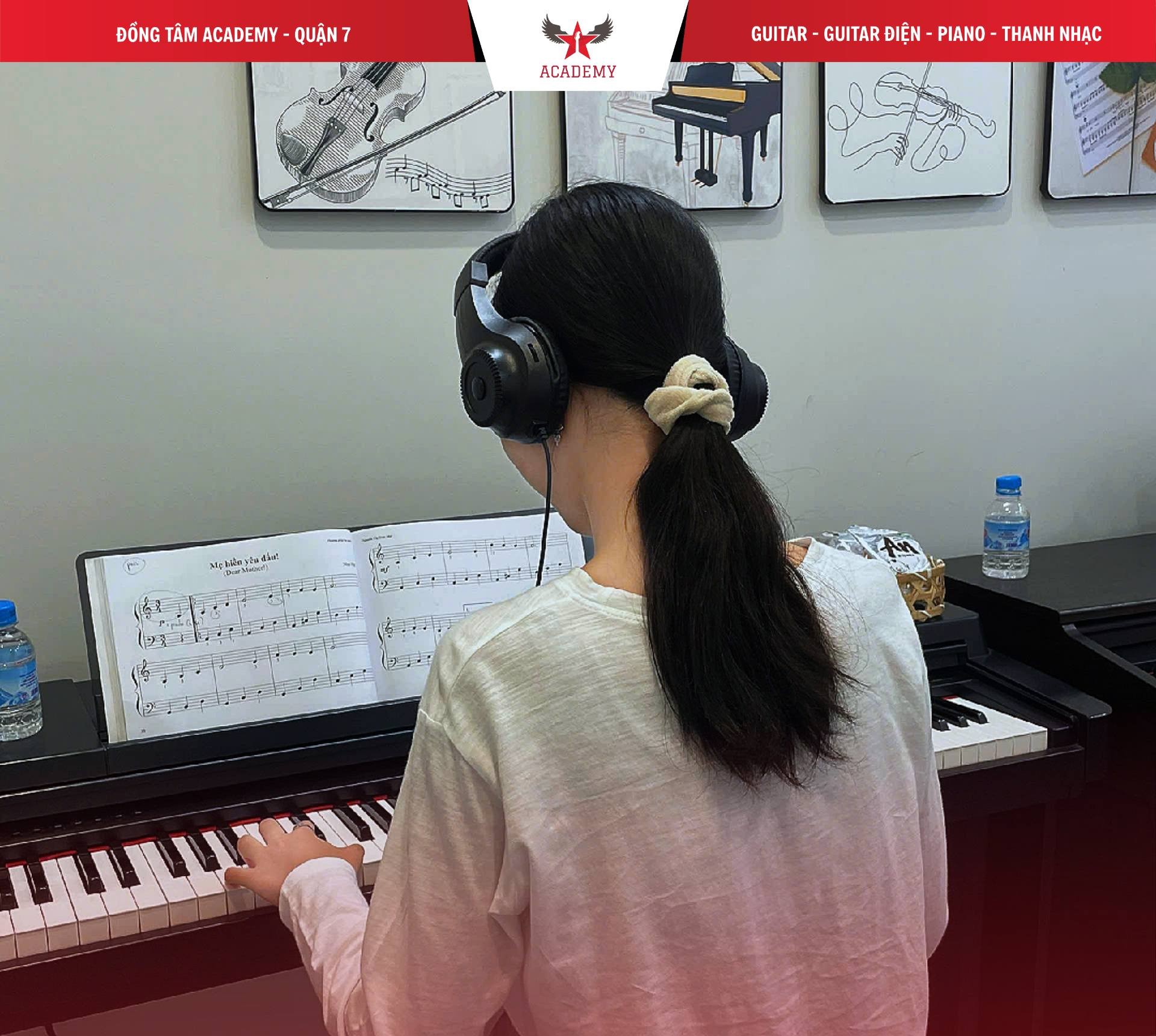 lop-hoc-piano-quan-tan-binh-voi-dan-piano-chat-luong-giup-cam-am-tot-hon