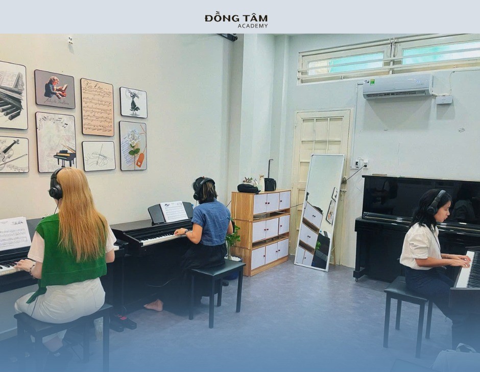 guitar-dong-tam-day-piano-tan-binh-theo-huong-cam-nhac-va-thuc-hanh-thuc-te