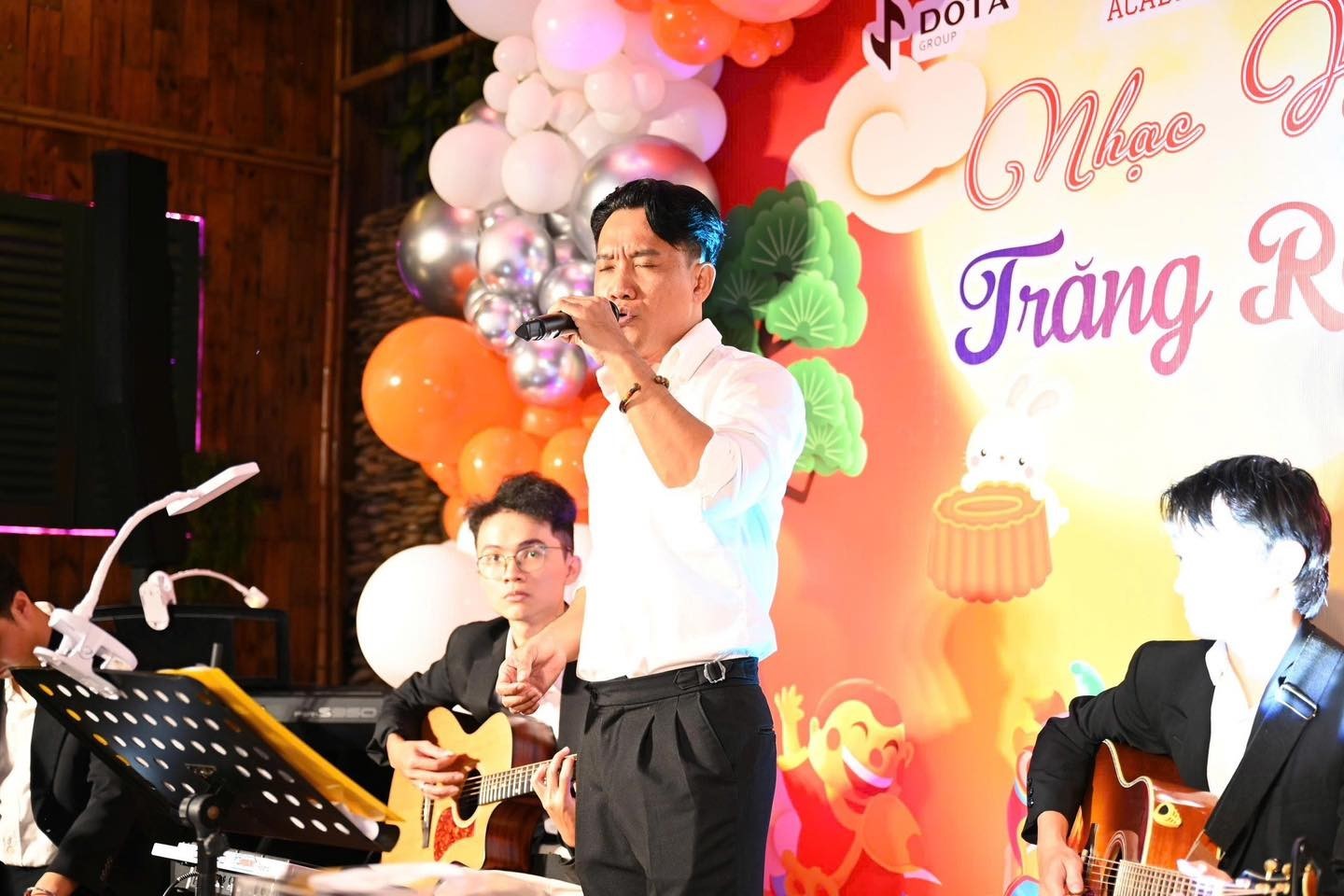 lop-hoc-thanh-nhac-tan-binh-than-thien-giup-nguoi-moi-tu-tin-mo-giong-hon