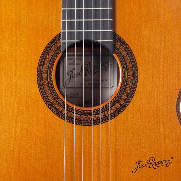 dan-guitar-classic-jose-ramirez-centenario-1a-madagascar-rosewood--cedar-1984-mat-truoc