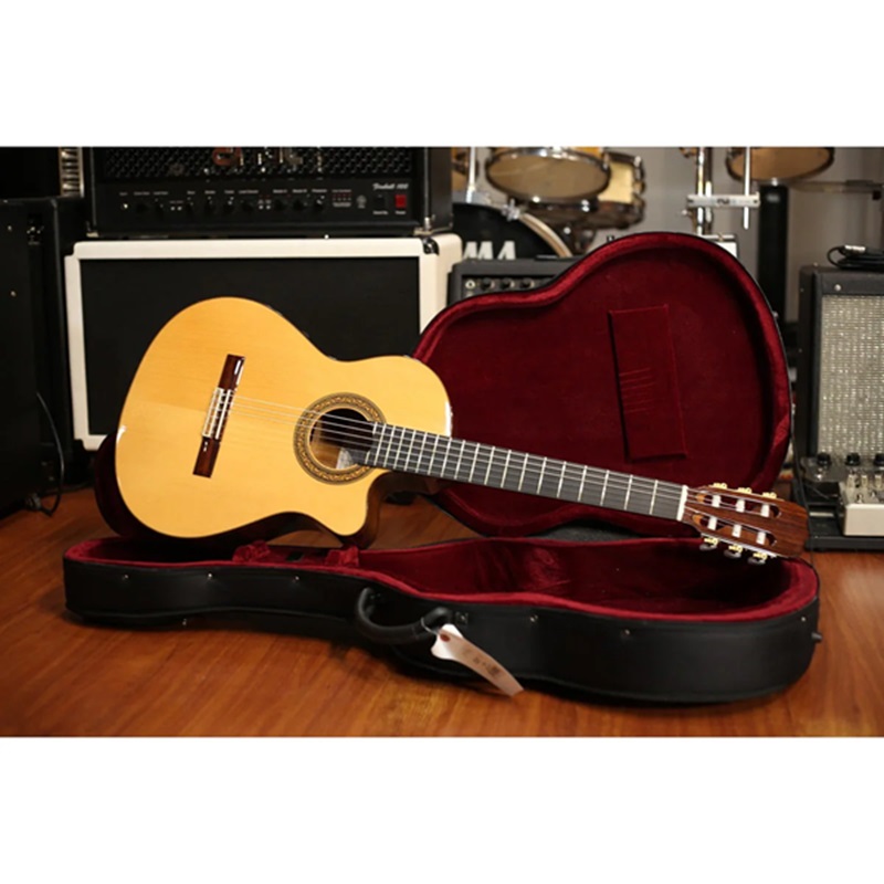 dan-guitar-classic-jose-ramirez-cut-1a-spruce