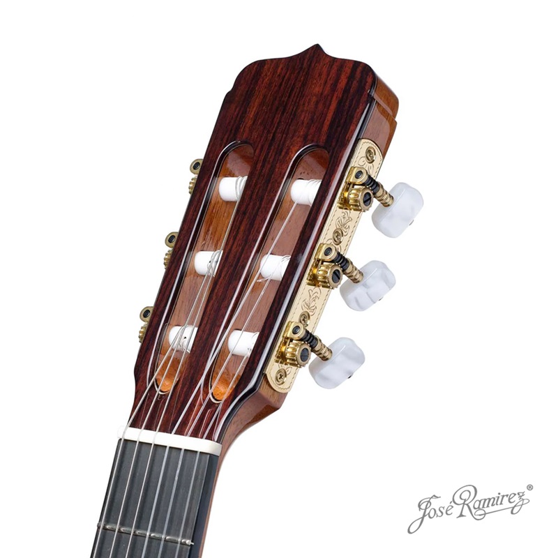 dan-guitar-classic-jose-ramirez-cut-2-cedar-khoa-dan
