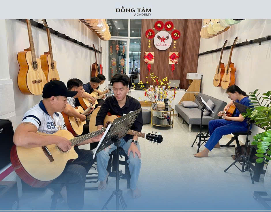 khoa-hoc-guitar-cho-nguoi-lon