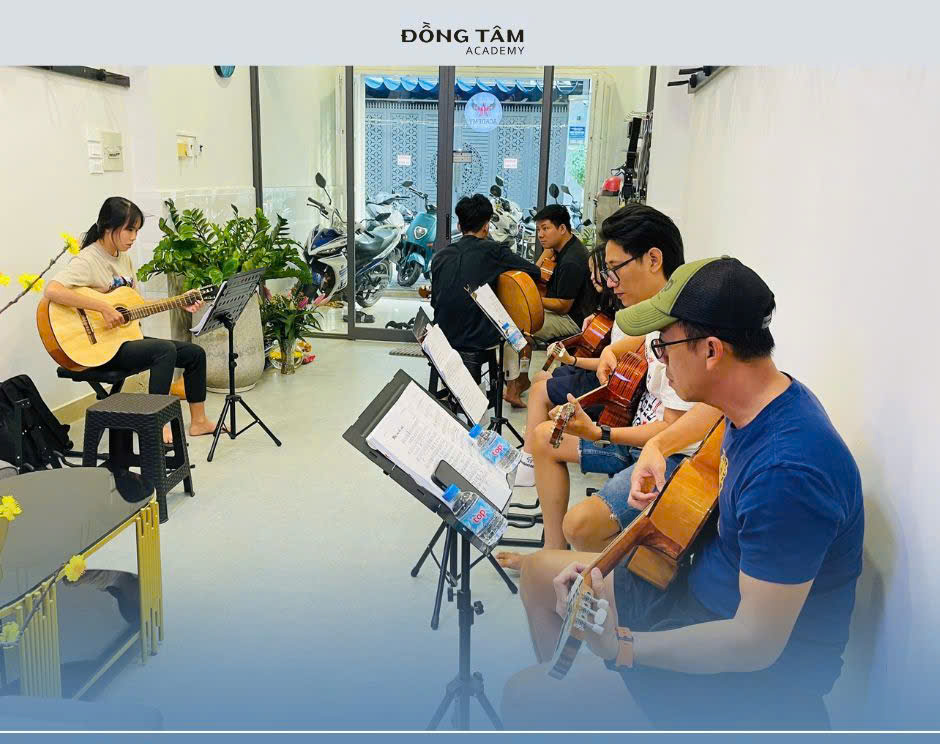 khoa-hoc-guitar-cho-nguoi-lon