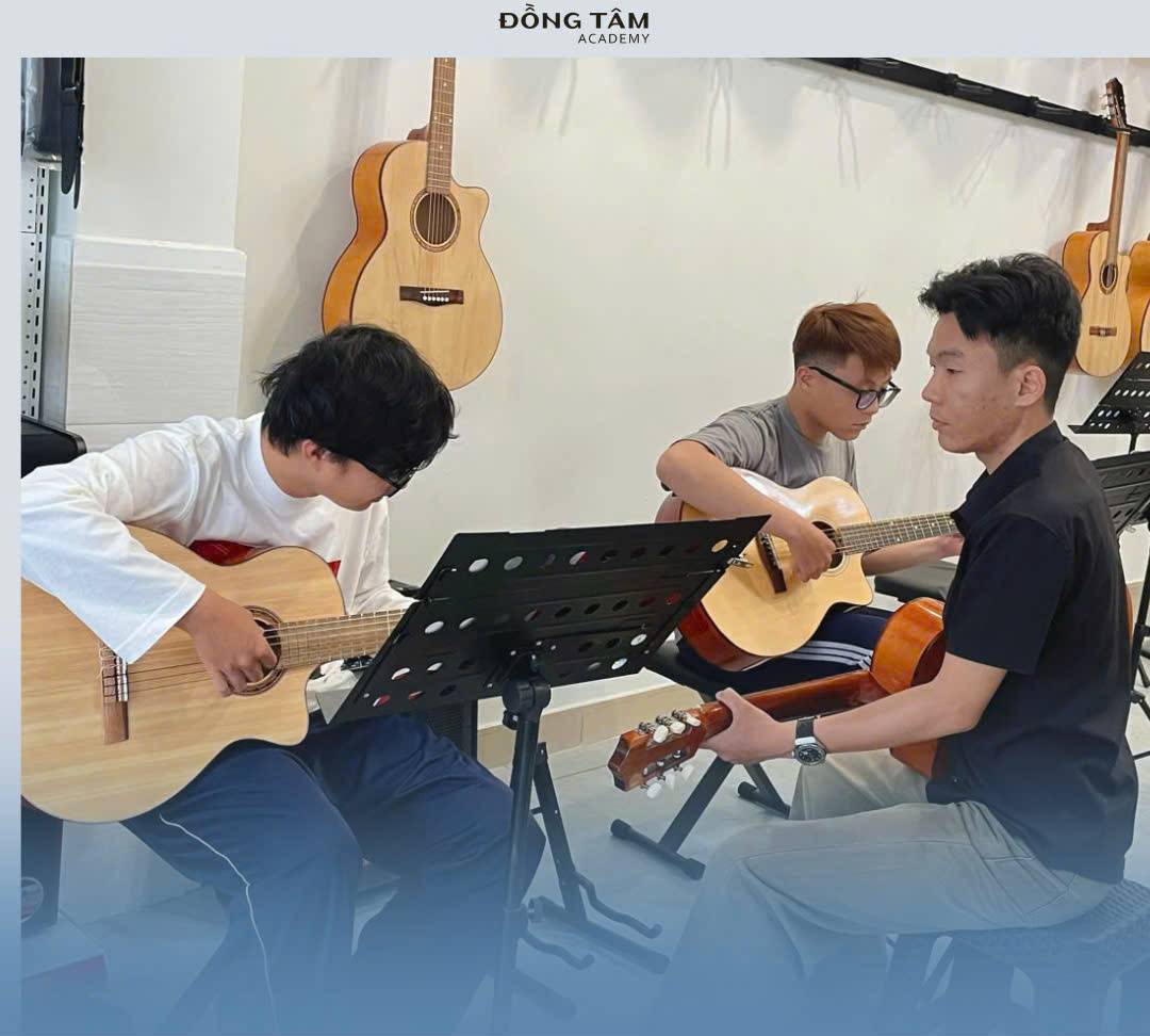 hoc-guitar-quan-phu-nhuan-tai-dong-tam-academy