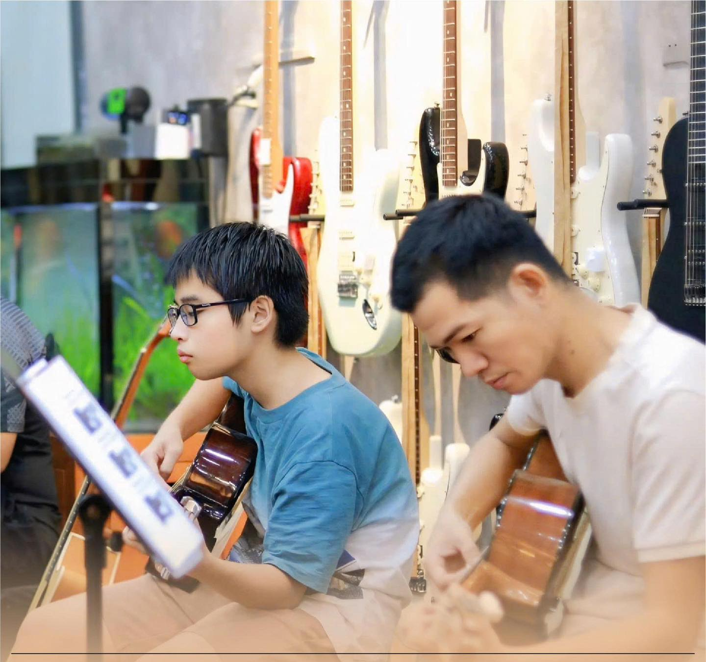 khoa-hoc-guitar-cho-nguoi-lon-tai-dong-tam-academy