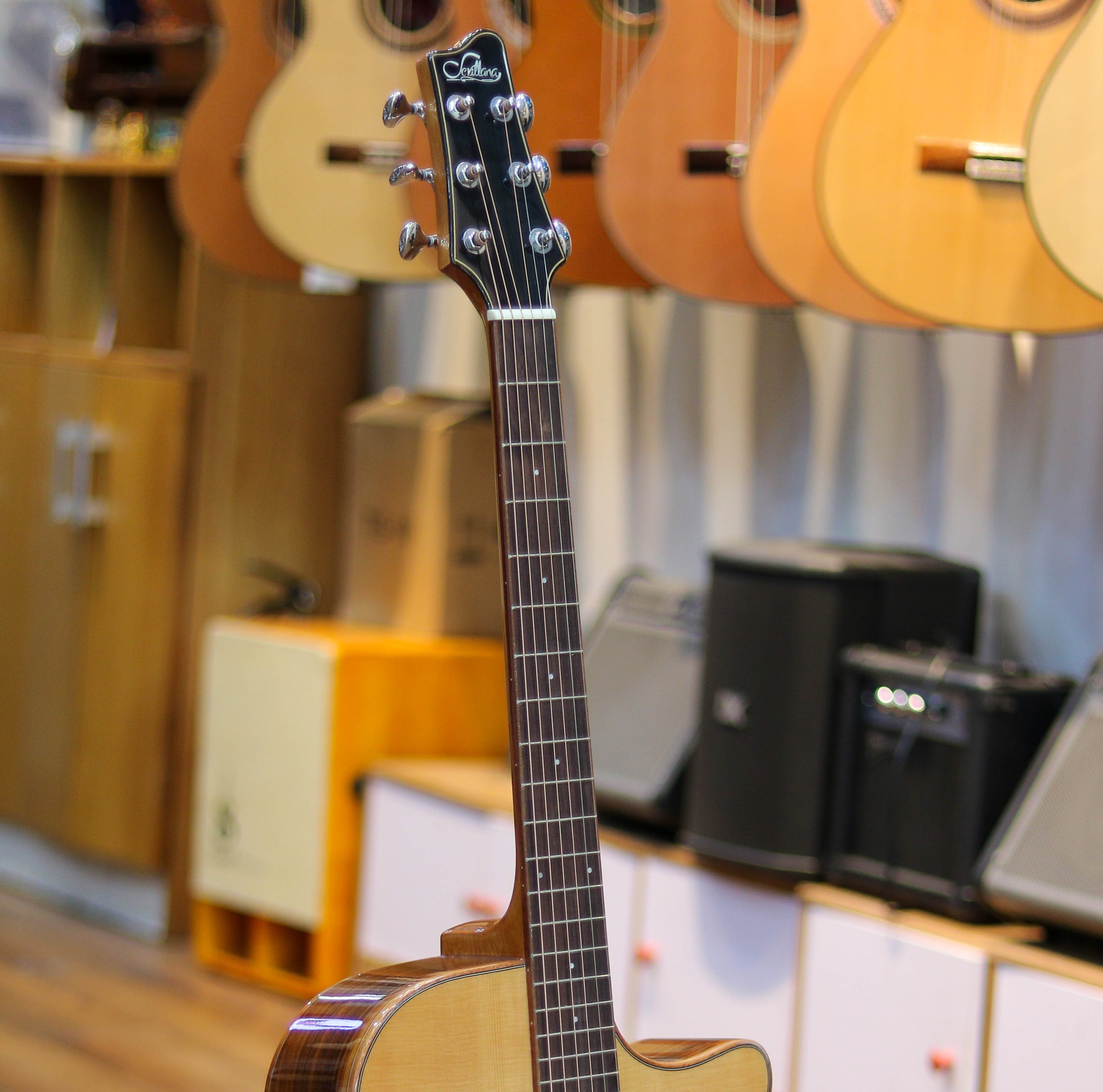 can-dan-guitar-acoustic-sevillana