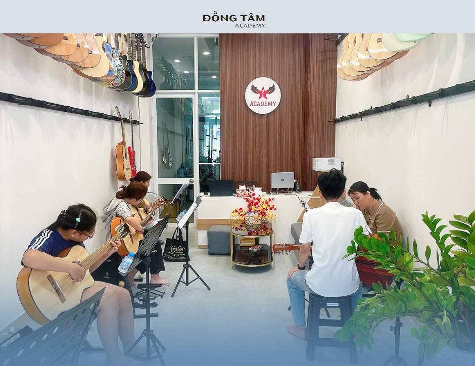 khoa-hoc-guitar-tai-trung-tam-am-nhac-tan-phu-duoc-nhieu-hoc-vien-lua-chon