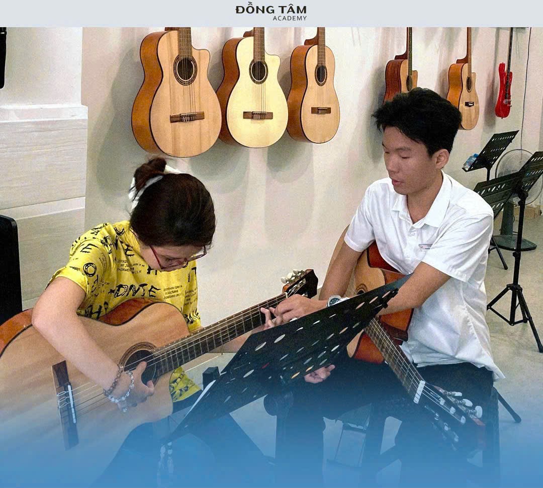 guitar-dong-tam-giup-nguoi-moi-bat-dau-cam-thay-hoc-nhac-de-hon-rat-nhieu