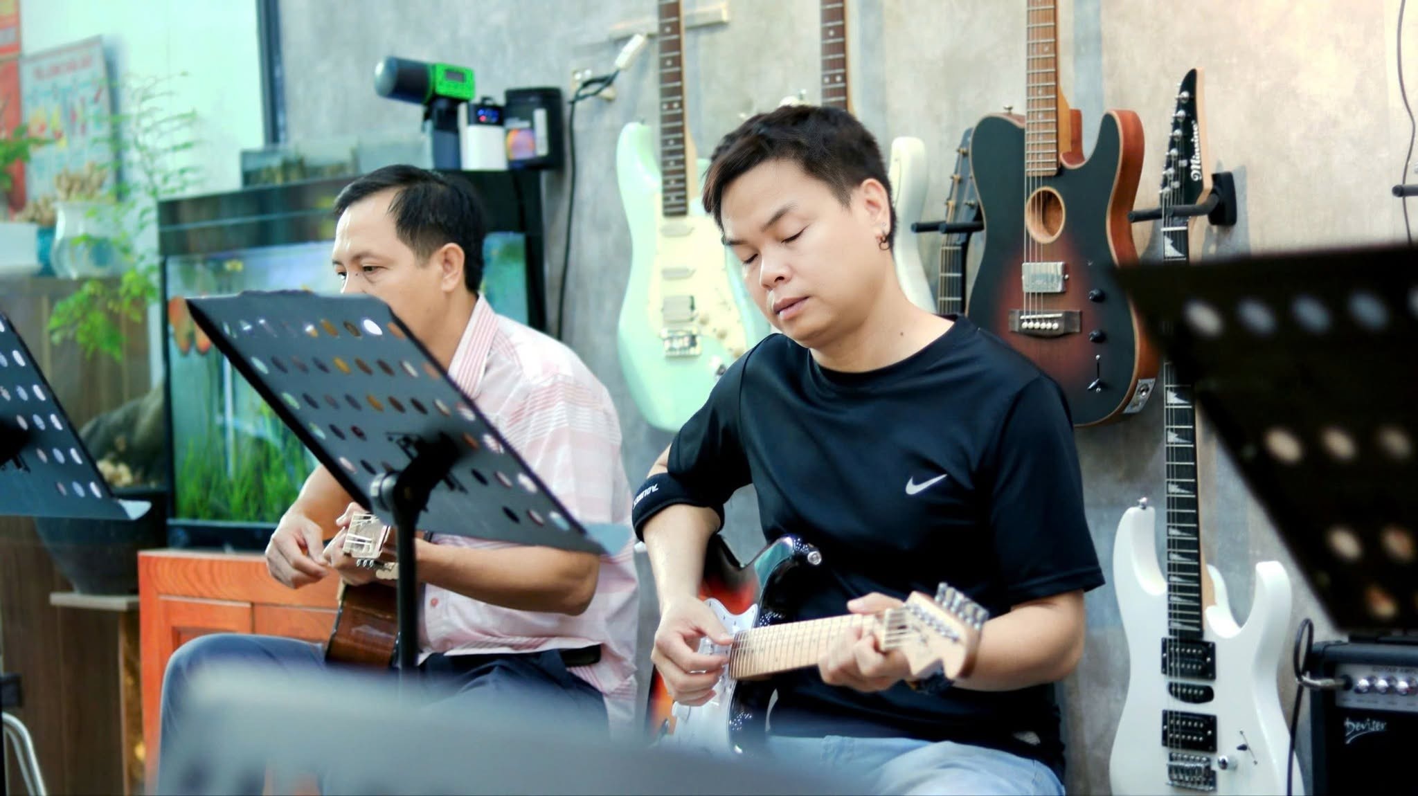 hoc-guitar-cho-nguoi-di-lam-tan-binh