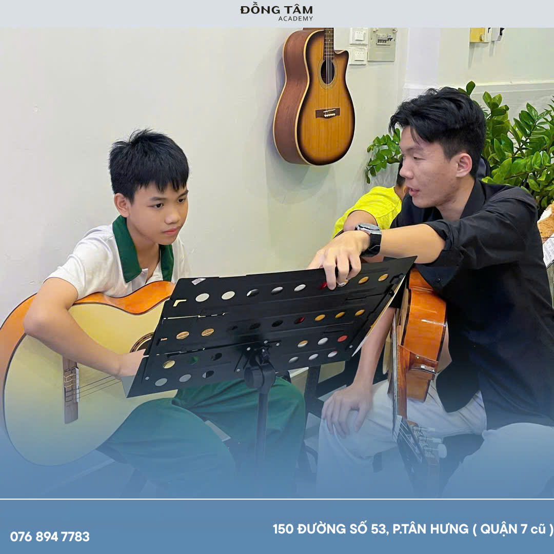 kham-pha-the-gioi-guitar-o-dau-tai-quan-7-–-trao-uoc-mo-thap-sang-tuong-lai-cung-dong-tam-academy