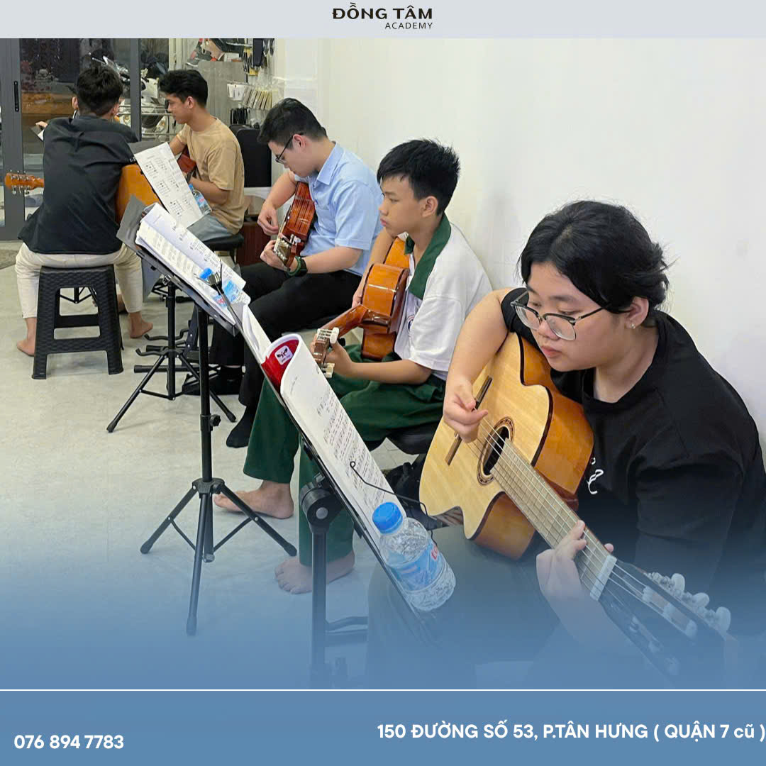 kham-pha-the-gioi-guitar-o-dau-tai-quan-7-–-trao-uoc-mo-thap-sang-tuong-lai-cung-dong-tam-academy