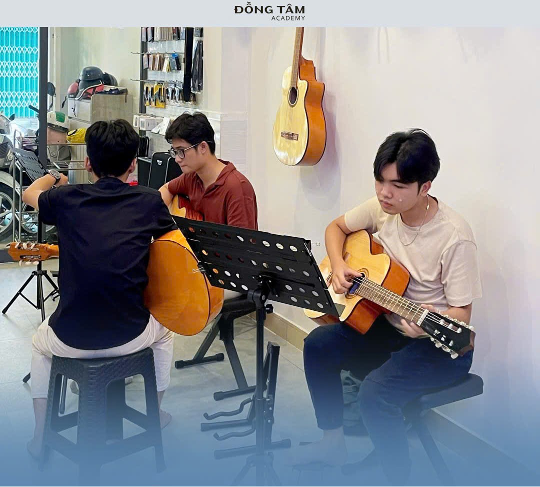 giao-vien-kem-sat-giup-sua-loi-nhanh-chong