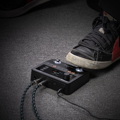 pedal-guitar-sonicake-smart-box-qme20-gay-an-tuong-voi-thiet-ke-co-dong-va-tinh-linh-hoat-cao