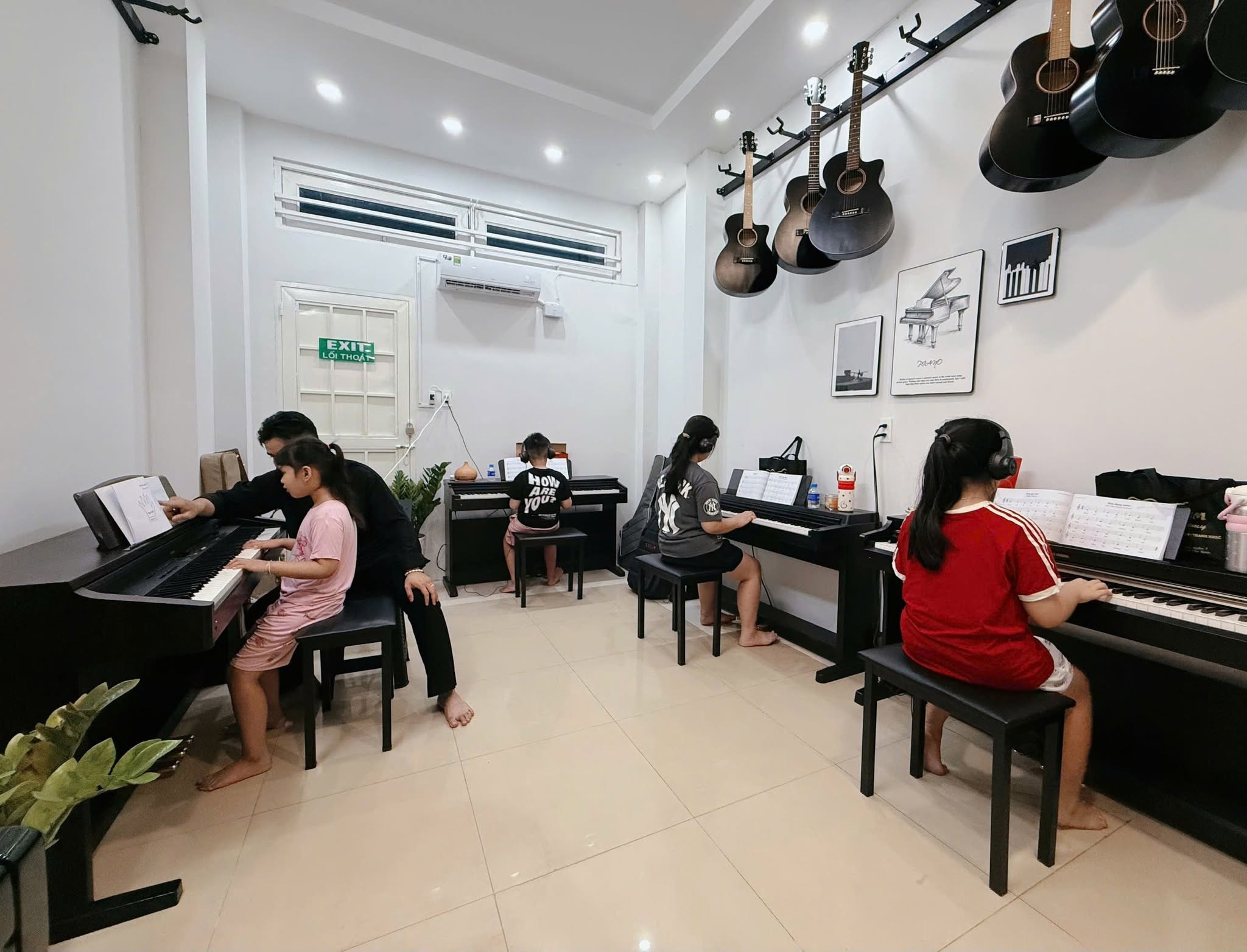 lop-hoc-piano-quan-hai-chau-danh-cho-tre-em