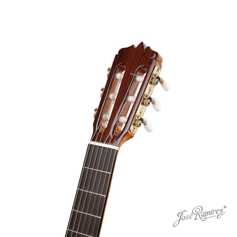 dan-guitar-classic-jose-ramirez-estudio-140-cedar-khoa-dan
