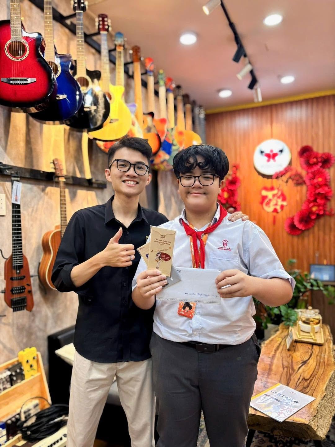 dang-ky-hoc-guitar-dien-tan-binh-ngay-hom-nay