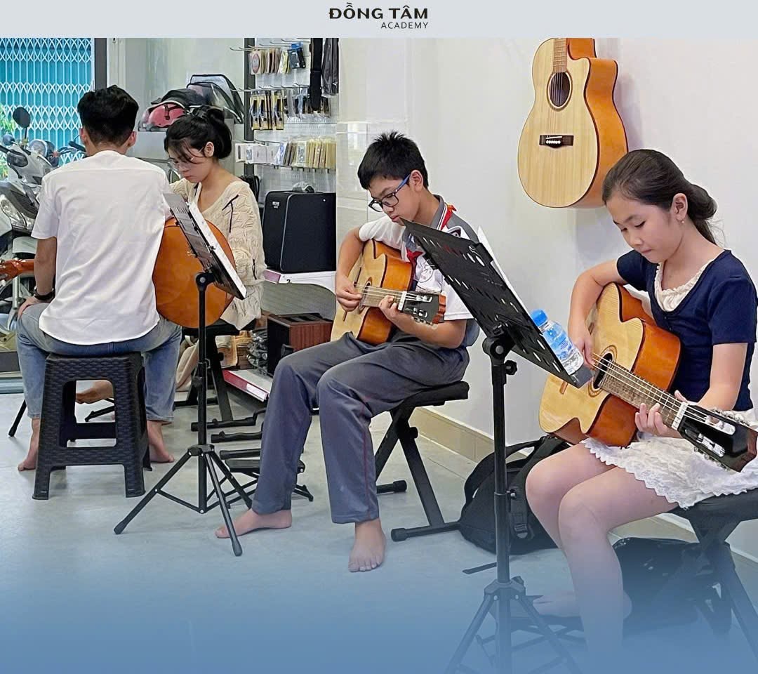 hoc-guitar-quan-thanh-khe-co-ban-danh-cho-nguoi-moi