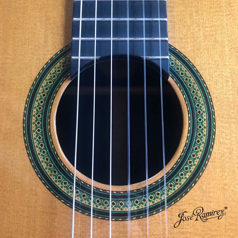 dan-guitar-classic-jose-ramirez-segovia-1a-cedar-mat-top