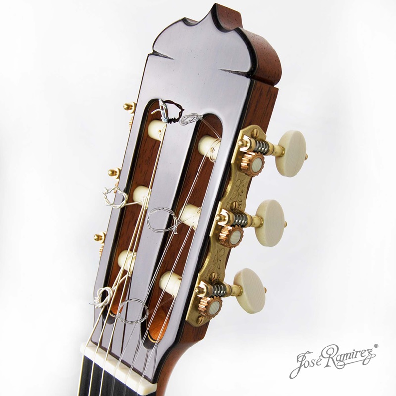 dan-guitar-classic-jose-ramirez-segovia-1a-cedar-khoa-dan