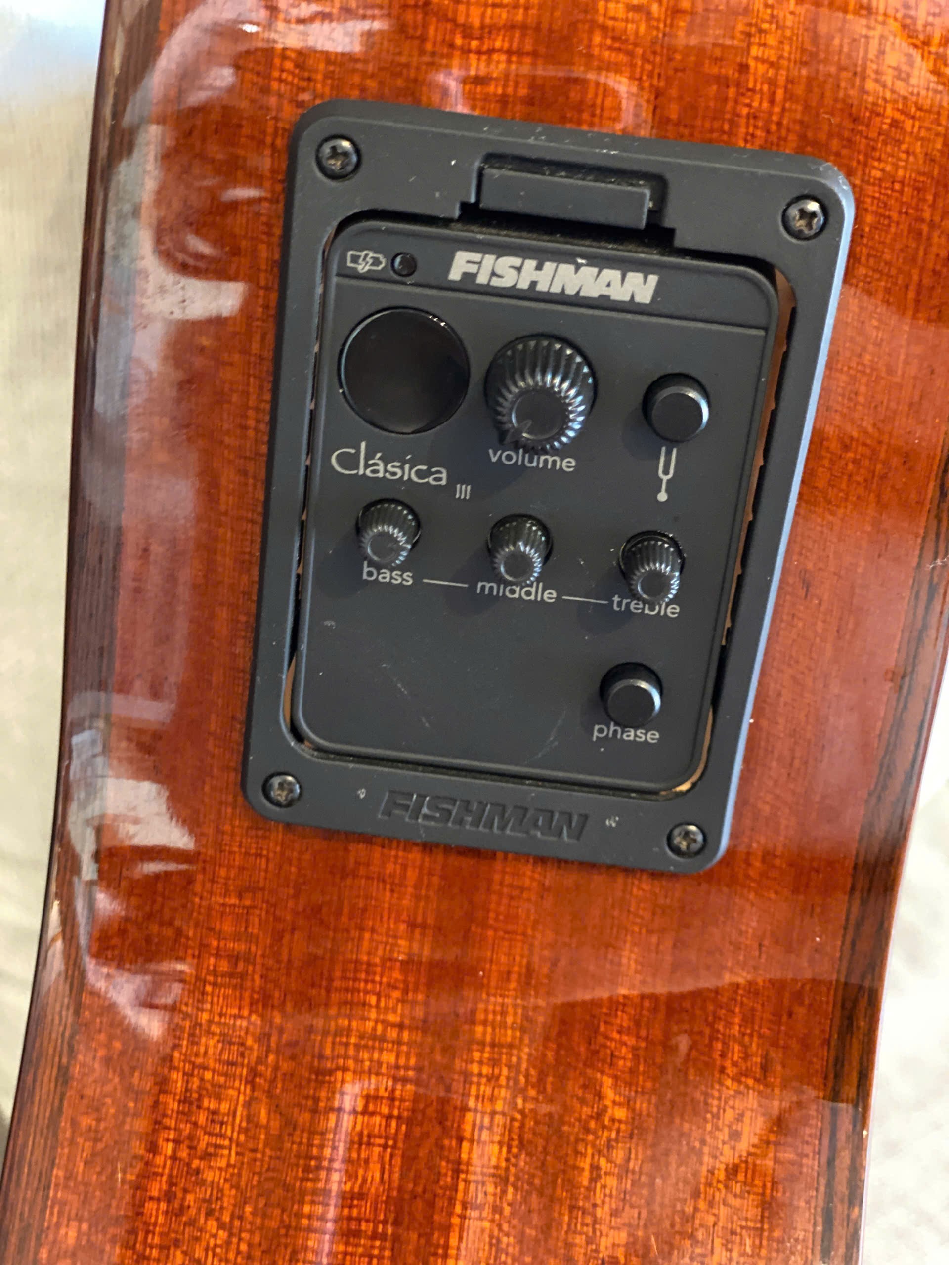 he-thong-eq-cua-dan-guitar-classic-admira-malaga-ec-ho-tro-bieu-dien-chuyen-nghiep