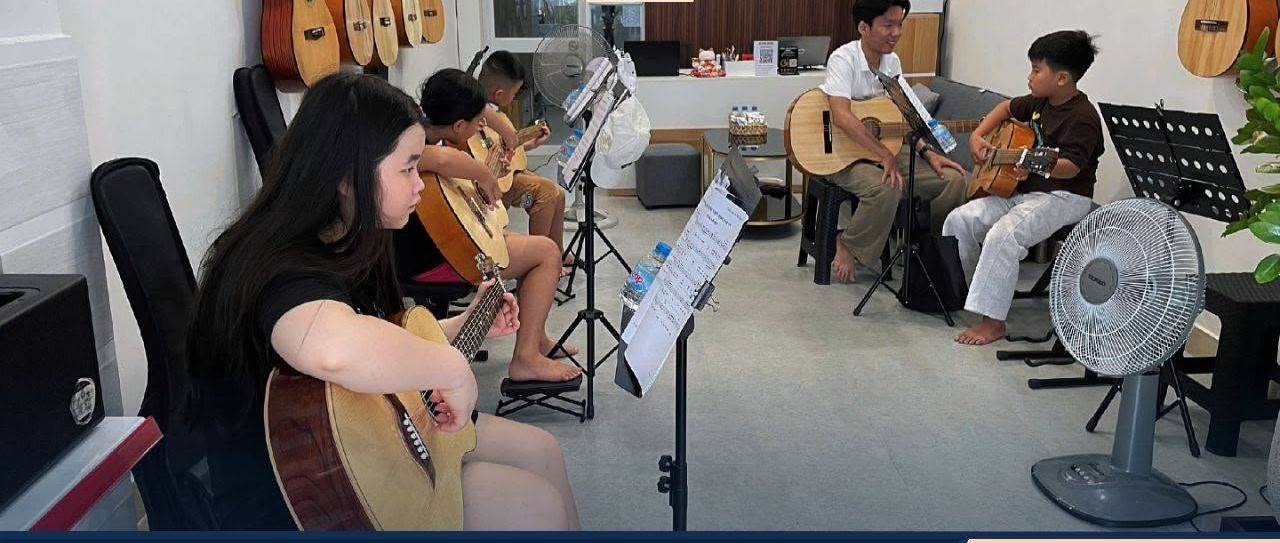 khoa-hoc-guitar-quan-thanh-khe-phu-hop-voi-tung-nhom-hoc-vien