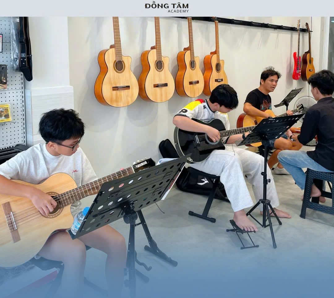 trung-tam-day-guitar-quan-thanh-khe