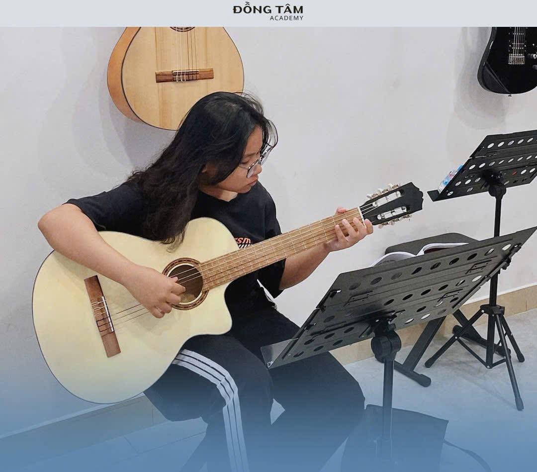 trung-tam-day-guitar-quan-thanh-khe-danh-cho-tre-em-yeu-thich-am-nhac
