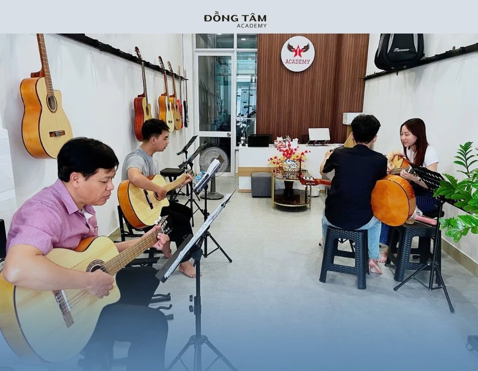 trung-tam-day-guitar-quan-thanh-khe-cho-nguoi-di-lam