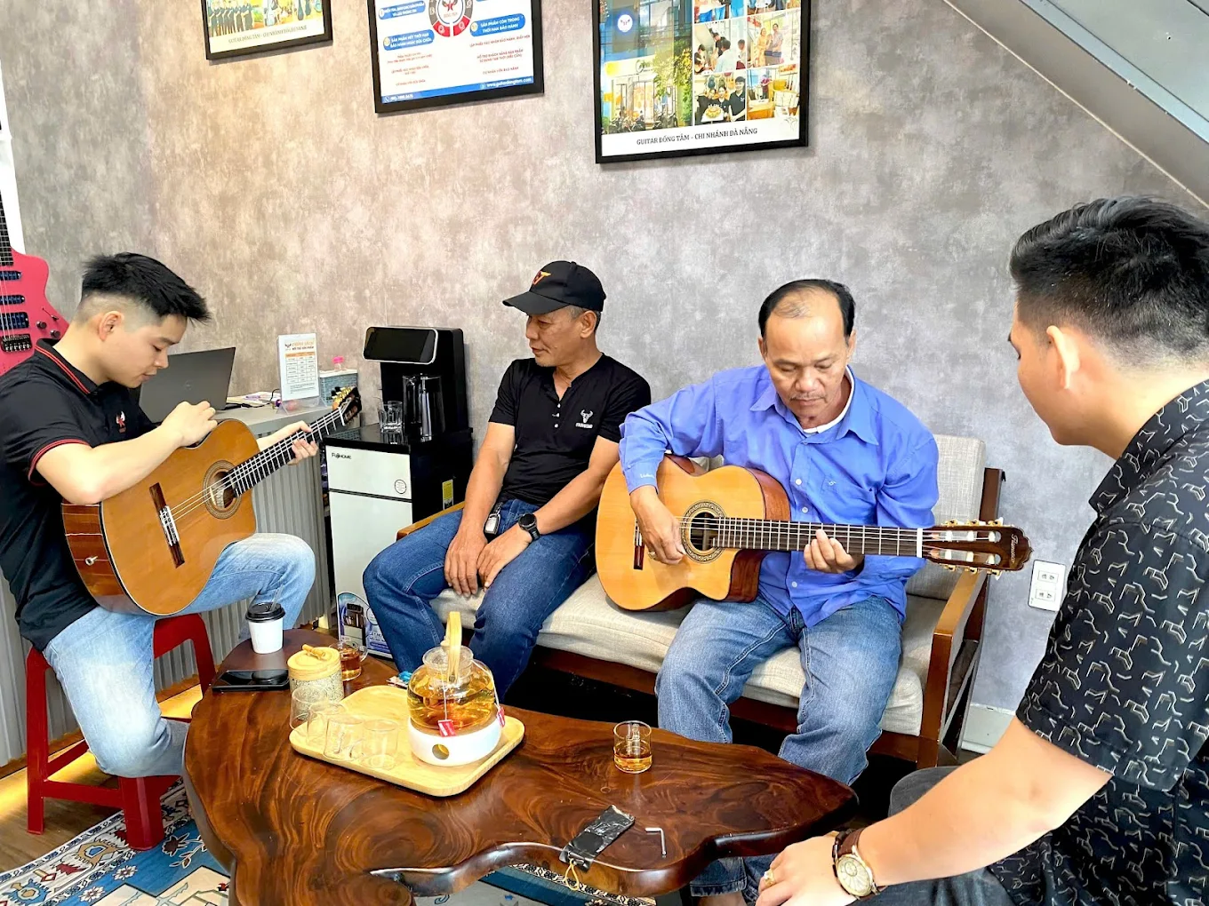 mua-guitar-tai-da-nang