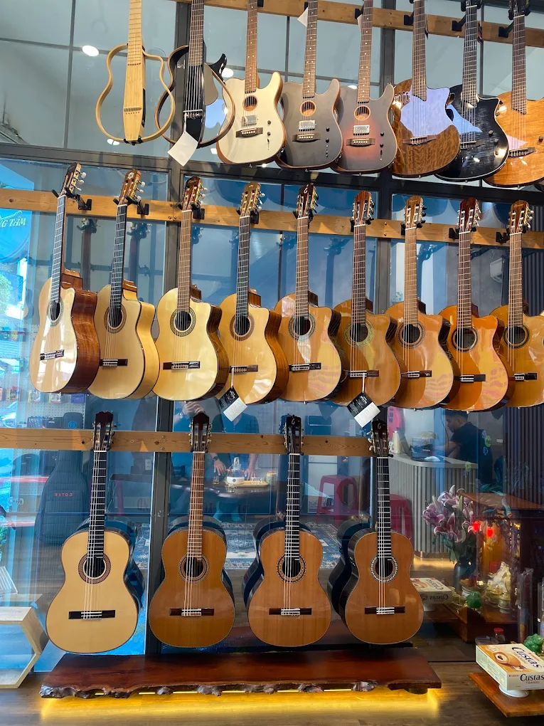 mua-guitar-tai-da-nang