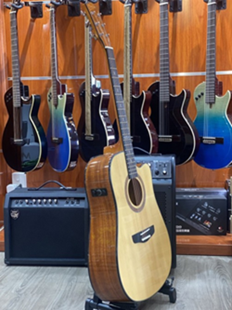 nen-mua-guitar-acoustic-hay-classic-cho-nguoi-moi-2026