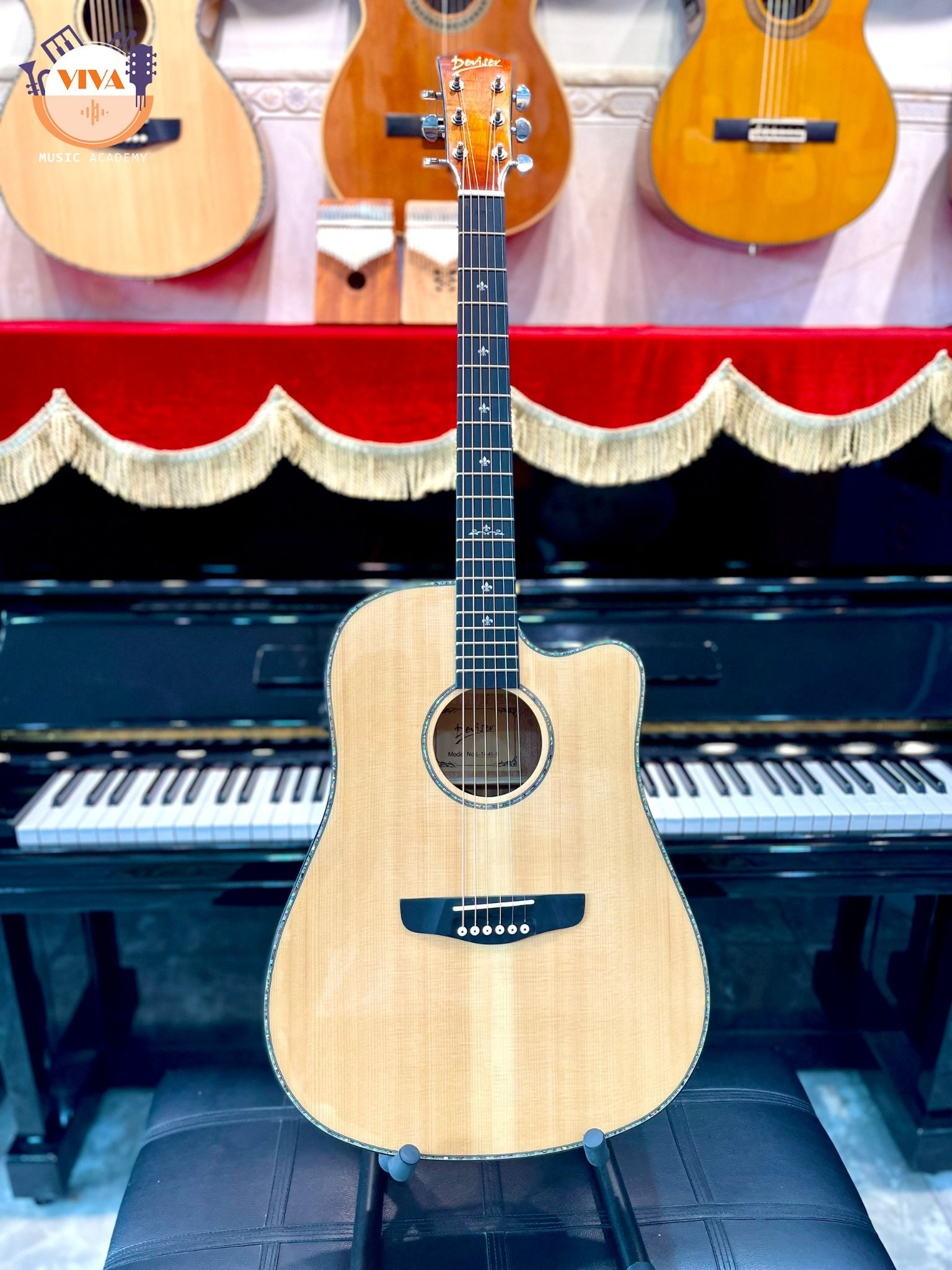 nen-mua-guitar-acoustic-hay-classic-cho-nguoi-moi-2026