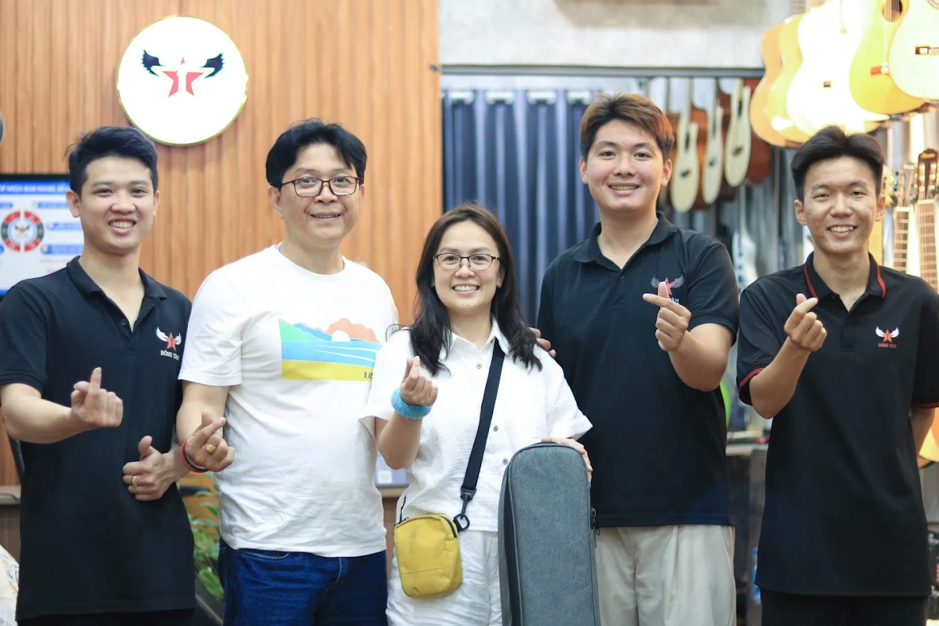 mua-guitar-tai-da-nang