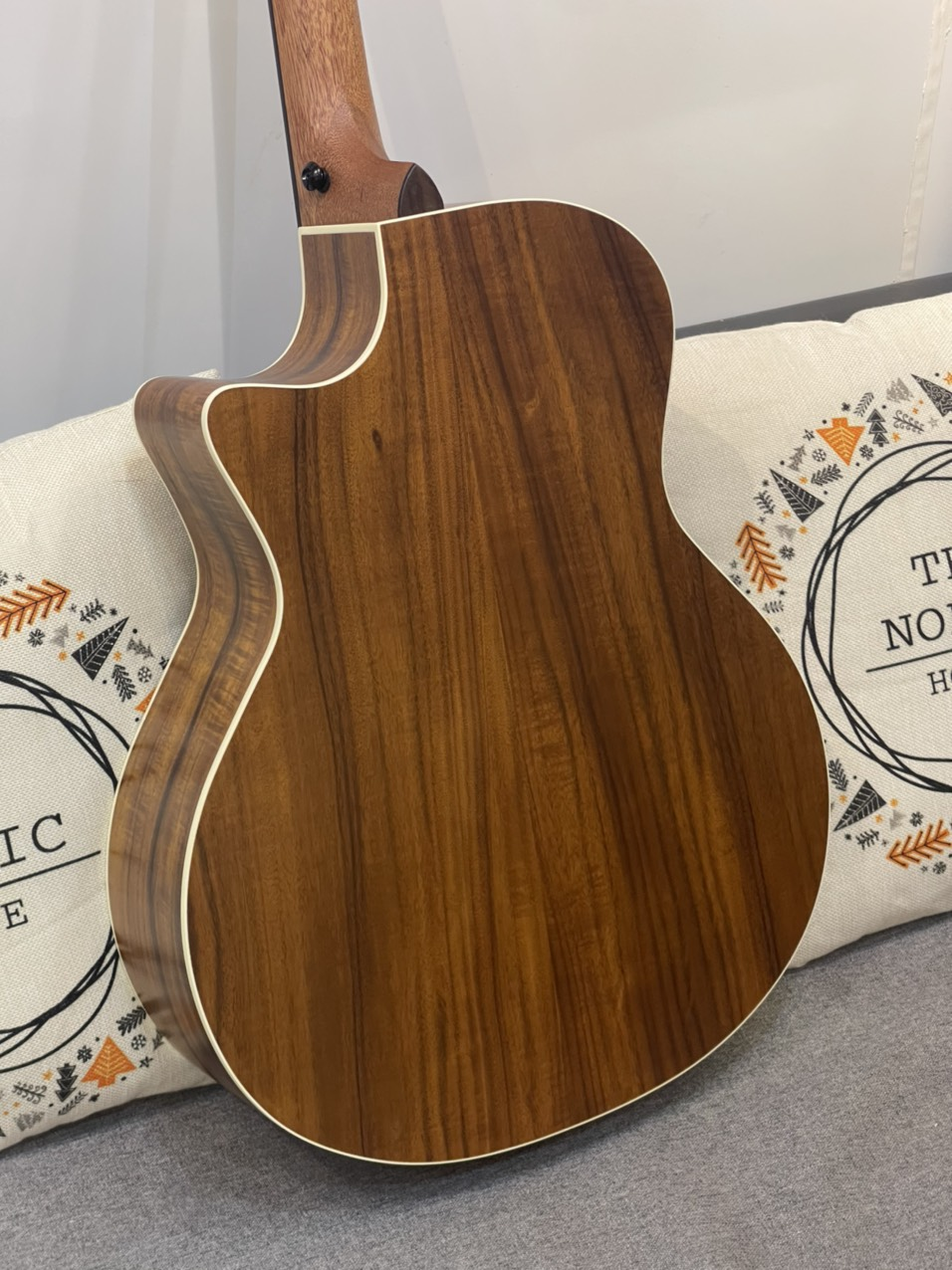 3-mau-dan-enya-dang-mua-2026