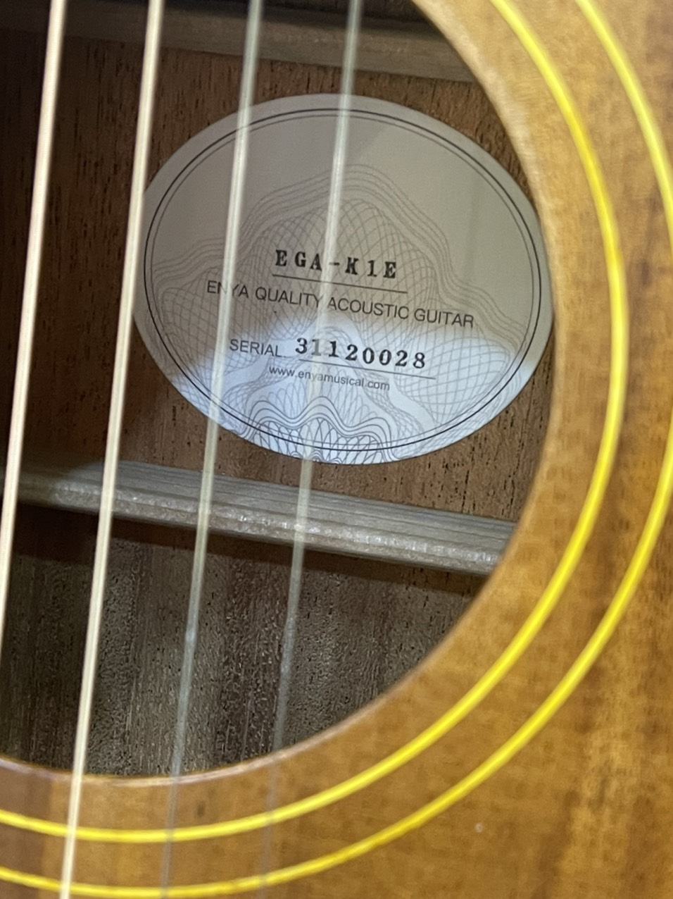 3-mau-dan-enya-dang-mua-2026