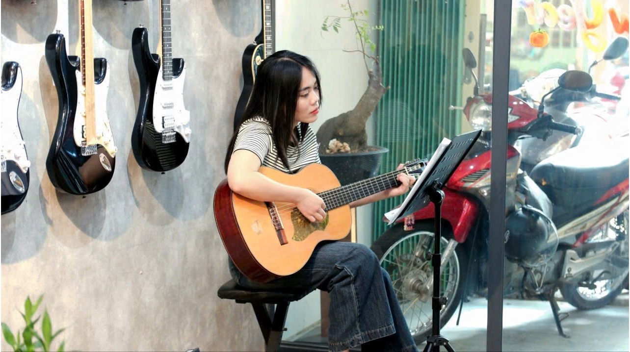 hoc-guitar-danh-cho-hoc-sinh-–-sinh-vien-yeu-thich-am-nhac