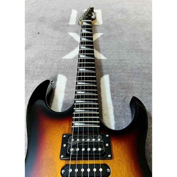 mat-phim-rosewood-tren-dan-guitar-dien-bullfighter-minsine-ms170-hsh-–-muot-tay-va-giau-cam-xuc-khi-solo