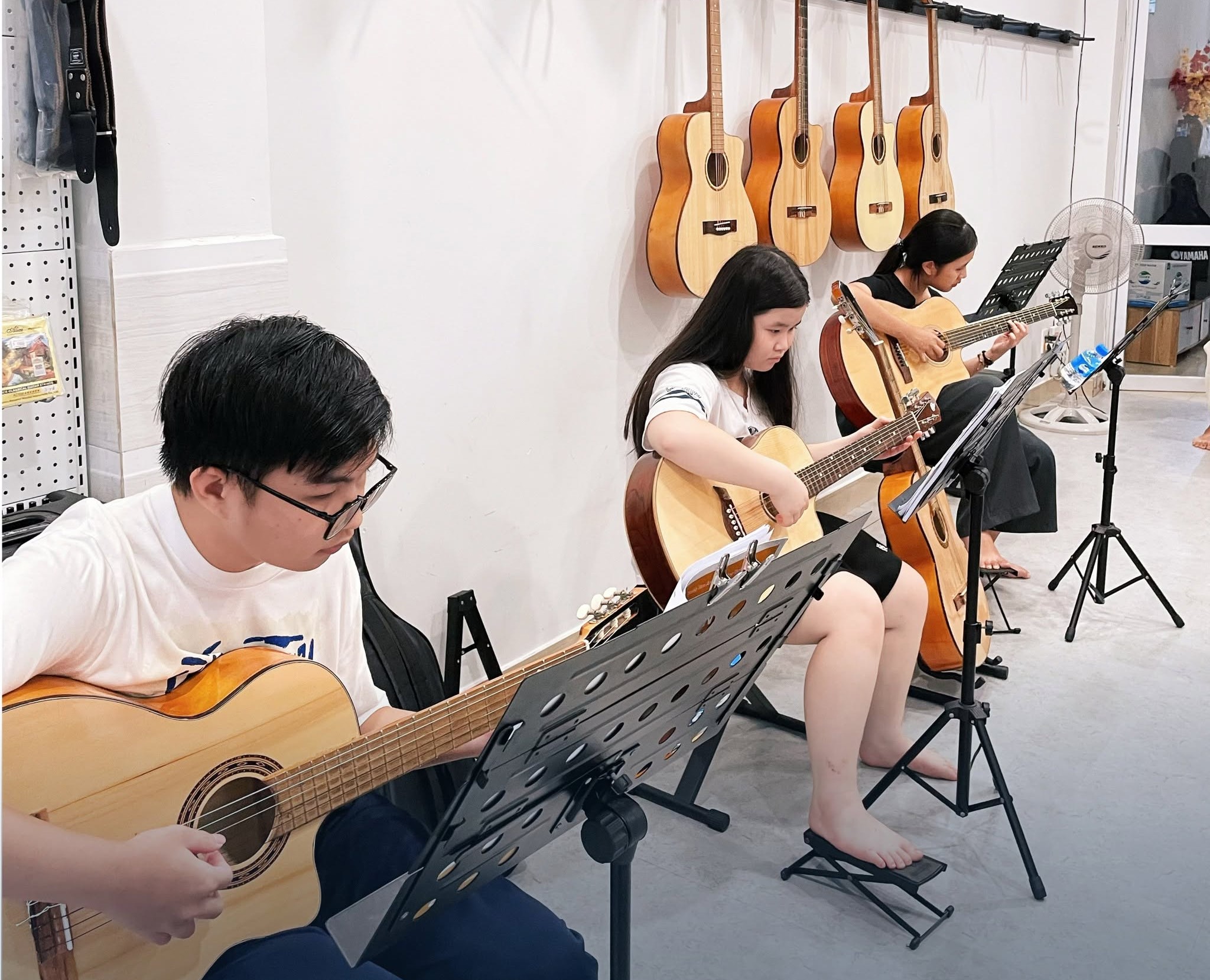 hoc-guitar-tai-thanh-khe-cap-toc-theo-nhu-cau