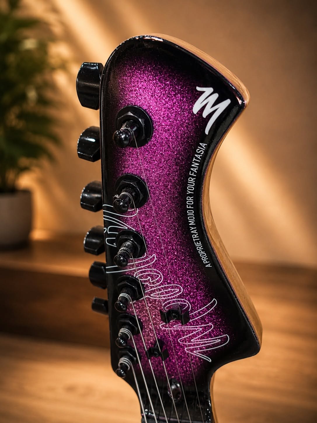 khoa-duc-mojolnir-giup-dan-guitar-dien-mojolnir-m30-giu-day-on-dinh-hon