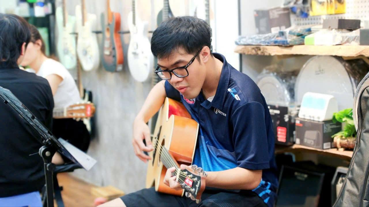 khoa-hoc-guitar-solo-quan-tan-binh