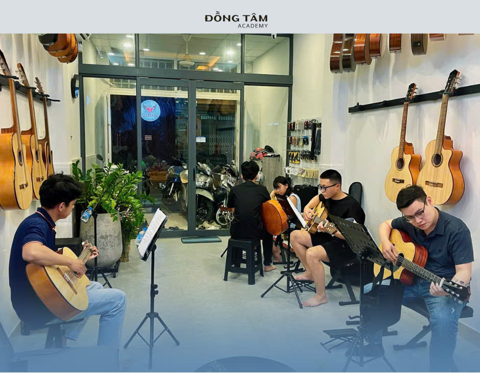 khong-gian-lop-hoc-guitar-quan-tan-phu