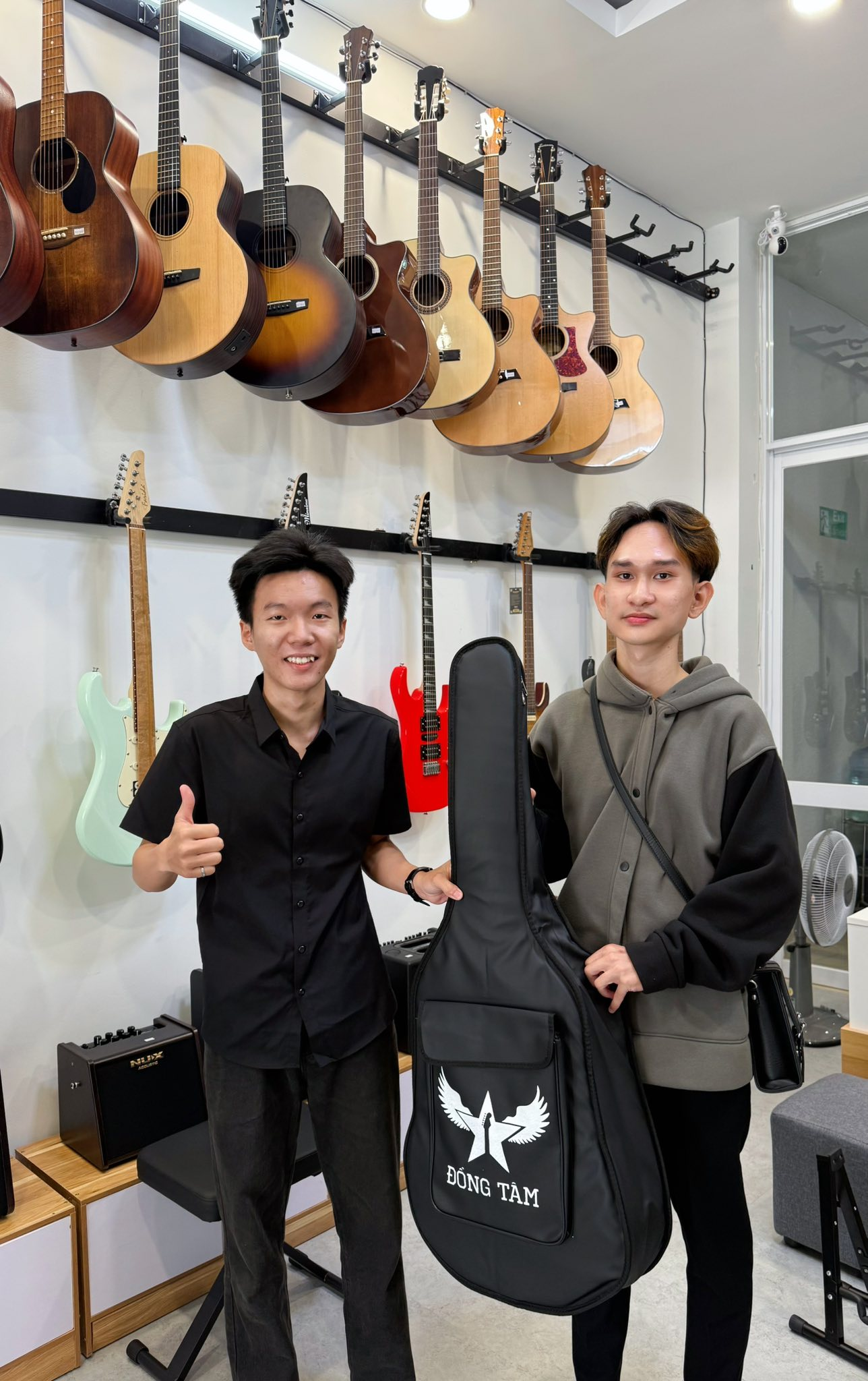 guitar-quan-tan-phu-tai-dong-tam-hop-ly-di-kem-nhieu-uu-dai-hap-dan