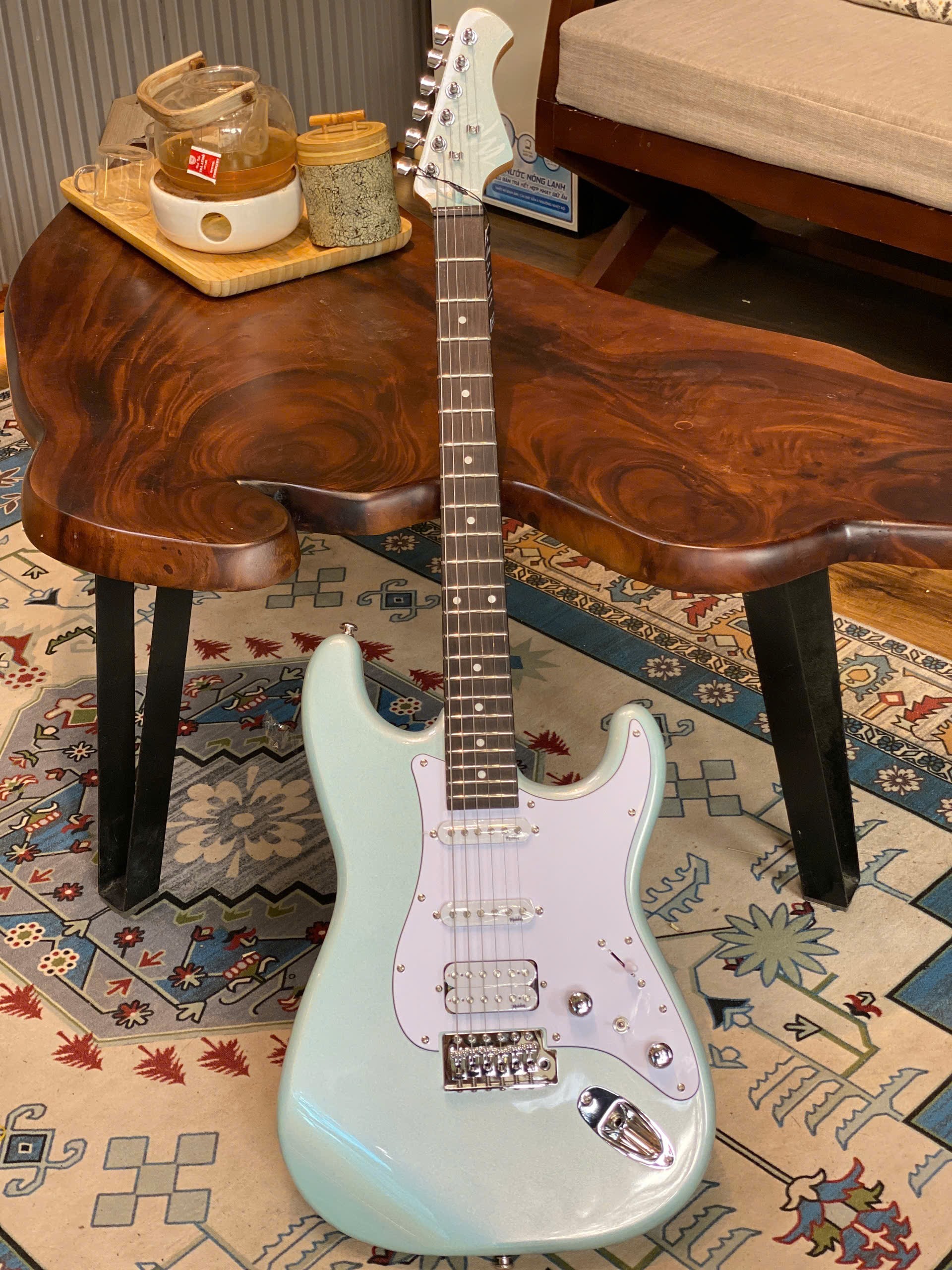 dan-guitar-dien-mojolnir-m30-galaxy-xanh-ngoc-mang-phong-cach-hien-dai-day-cuon-hut