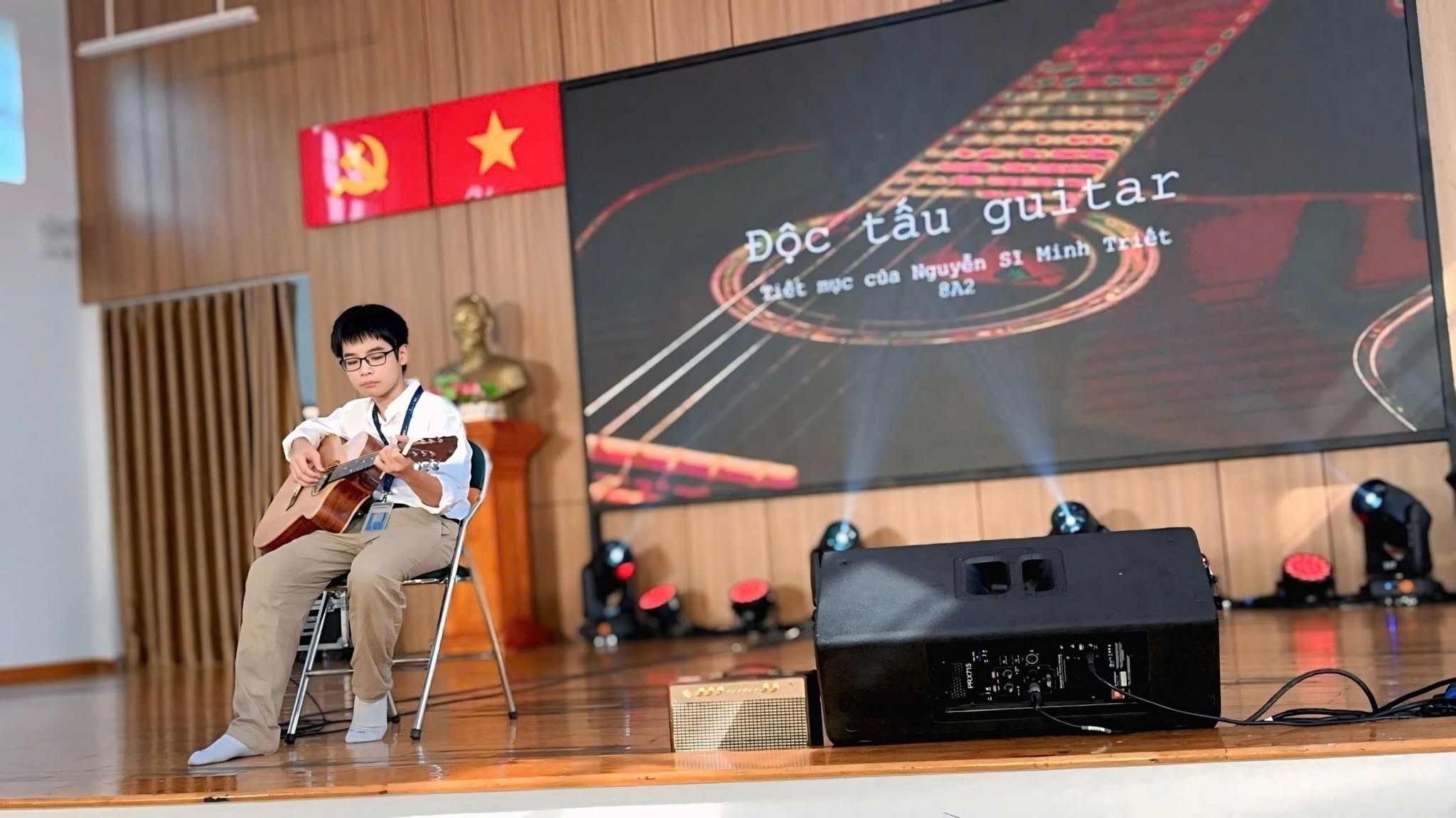 sau-khoa-hoc-day-dan-guitar-quan-hai-chau