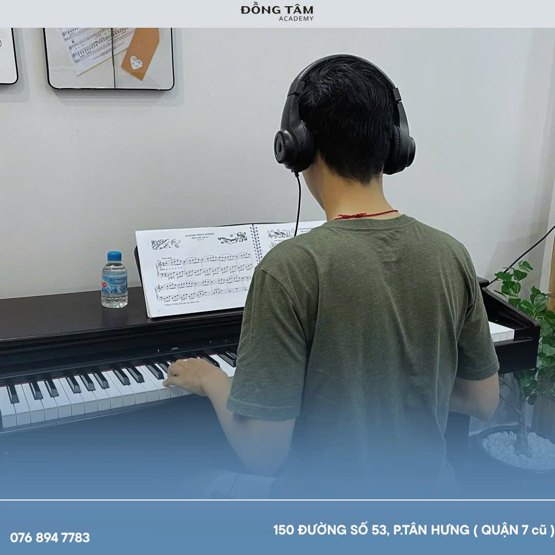 op-hoc-piano-tai-quan-tan-binh-cho-sinh-vien