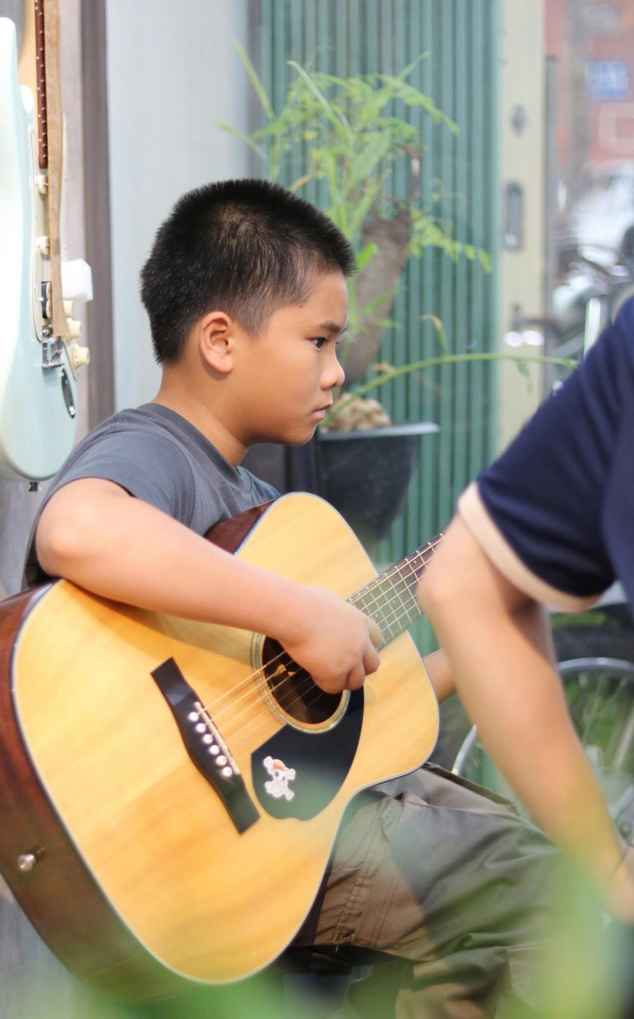 hoc-guitar-quan-hai-chau