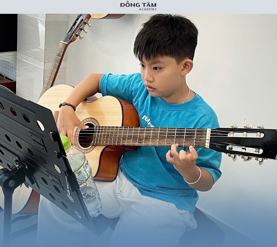 lop-guitar-cho-tre-em