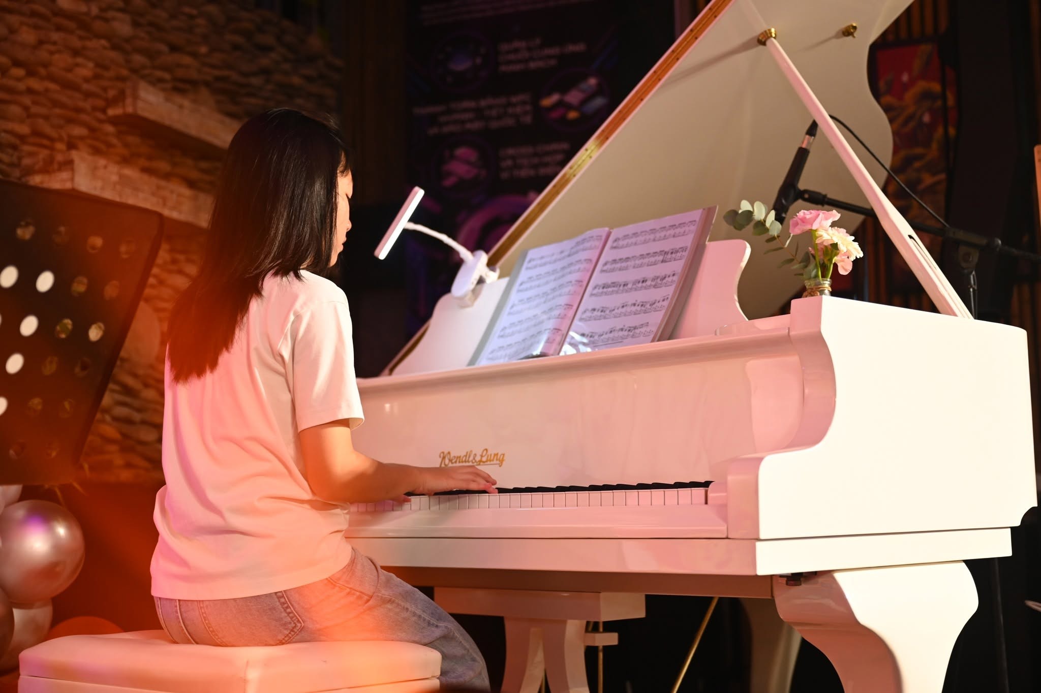hoc-piano-quan-tan-binh-thuong-xuyen-to-chuc-cac-buoi-bieu-dien-thuc-te