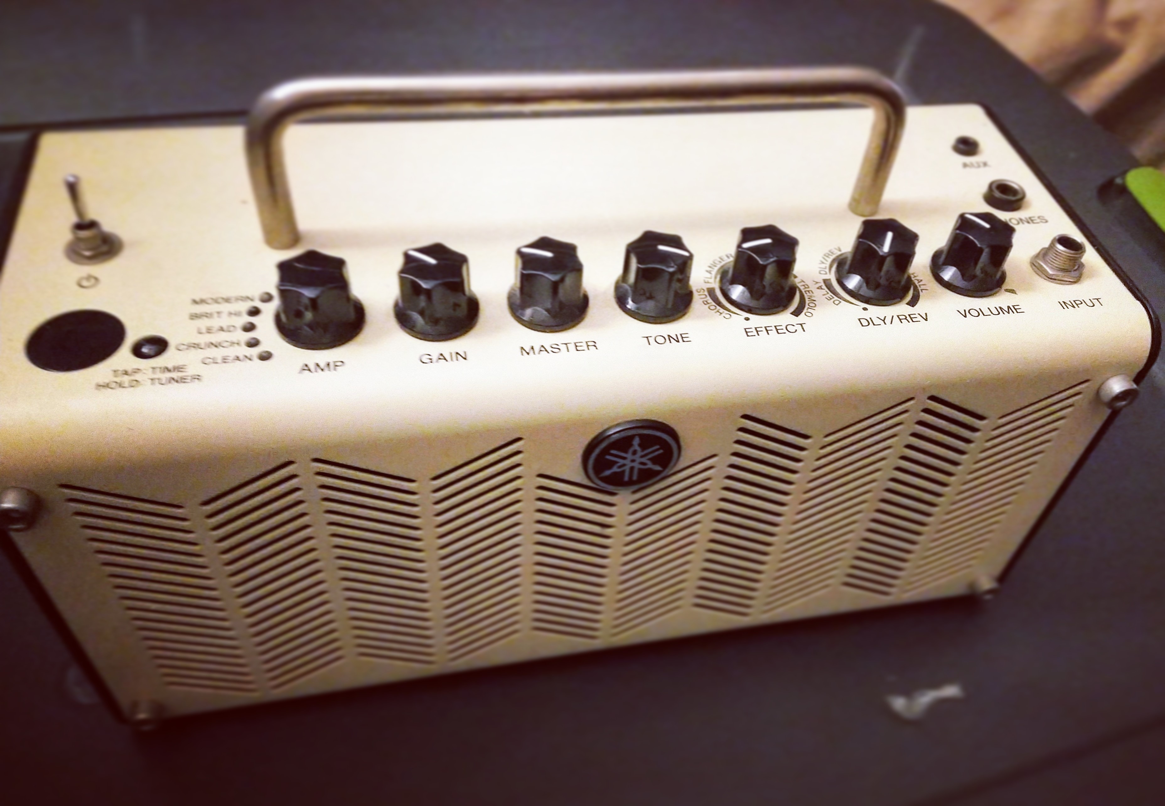 kha-nang-ket-noi-va-thu-am-cua-amplifier-yamaha-thr5-combo-10w